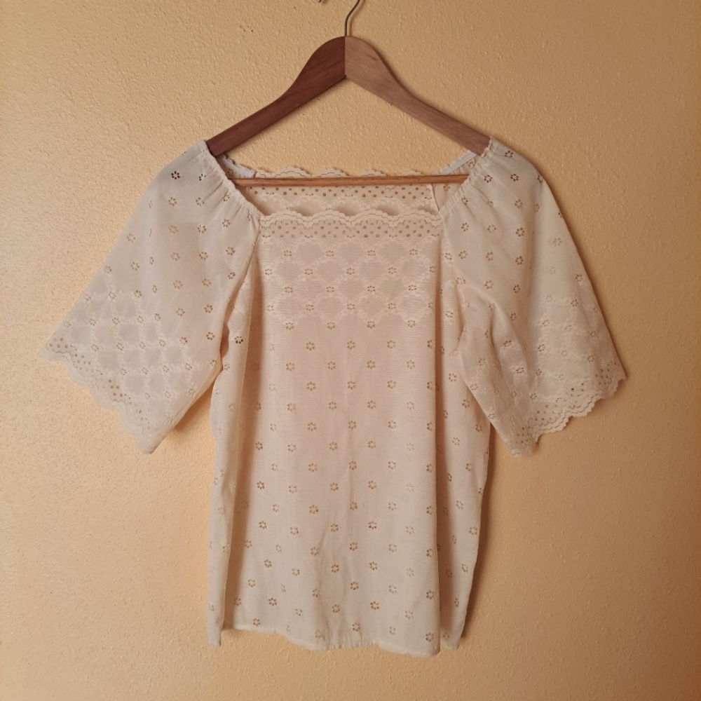 Eyelet top